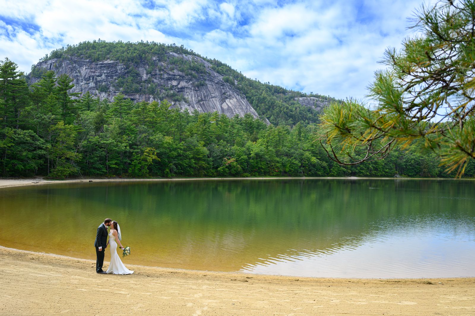Couple on the Echo Lake beach with Cathedral Ledge above the water